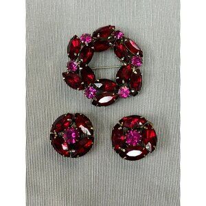 Vintage D & E Juliana Red Rhinestone Brooch & Clip Earring Set #47950